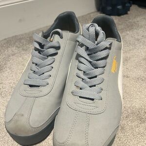 Puma Men's Gray and White Sneakers 11